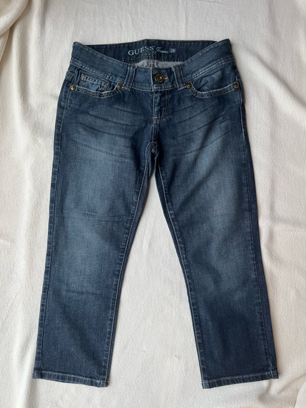 NWOT GUESS Jeans Cropped Capri Low Rise Blue Medium Wash Denim Jeans